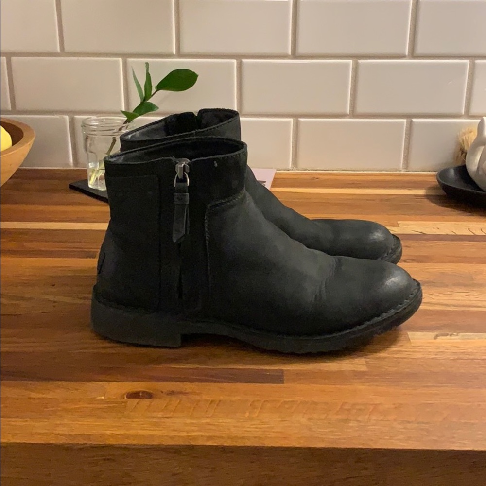 Ugg Chelsea boots size 8